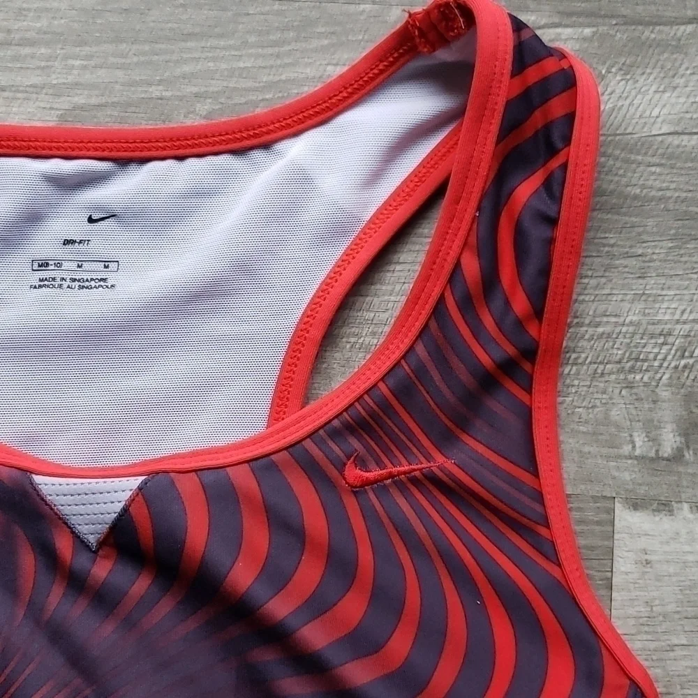 𝅺NWT Nike Women Dri-Fit Workout Top Black Red M